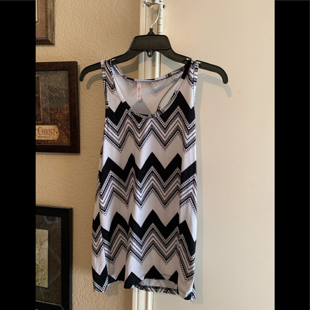 Bundle stretchy black and white T Bundle 3/$10 5/$15, 10/$20